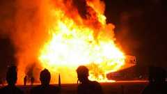 1週間限定の「お金のない街」を作り出し劣悪な環境下でサバイバルする「バーニングマン」で参加者の一部が暴徒化