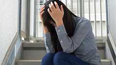 高学歴女子ゆえに地元で職につけない…地方公務員ワーキングプアの不条理な実態