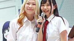 宮崎ヒヨリと青山吉能、作品舞台でトークショー&初のセレモニアルピッチ挑戦!『フードコートで、また明日。』イベント密着レポート|Fandomplus(ファンダムプラス)