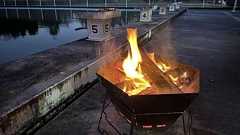 廃校を本社に改装したメーカー、JAPANNEXTに1泊して特定外来生物・キョンを食べた話 (1/6)