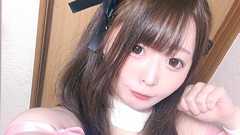 《写真入手》「#童貞を殺すセーター」「“手ブラ”で、下半身はショーツ1枚…」維新女性市議(37)がSNSで“セクシー写真”を販売していた!「党は公認見送り処分を発表」 | 文春オンライン