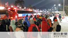 五輪開会式後、深夜に観客大混乱「電車は終わりました」:朝日新聞デジタル