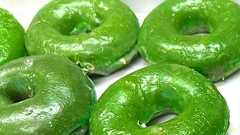 「日本人だけが感じる絶望」 職場に置かれたドーナツ → “抹茶味”かと思いきや…… “まさかの事実”に反響「怖くて泣いちゃった」「笑いました」(1/2) | グルメ ねとらぼ