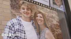 わずか6時間で息子は死んだ ネット上の性的脅迫「セクストーション」に遺族が警鐘 - BBCニュース