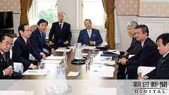 菅長官「極めて不適切」裁量労働制と異なる聞き方で調査:朝日新聞デジタル