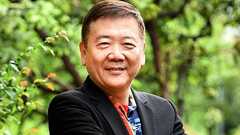 帰国子女の娘がクラスで浮いた存在に… 鴻上尚史が答えた戦略とは? (1/7) 〈dot.〉|AERA dot. (アエラドット)