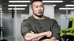 「服を全部脱がされ、お尻の穴や男性器の裏も見られて…」アメリカで逮捕された“伝説のボディビルダー”山岸秀匡(51)が明かす、刑務所での過酷な経験 | 文春オンライン