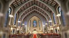 ウェディングドレスのレンタル70万円って高すぎない?→「『一生に一度』の売り文句はズルい」「でも品質はガチ」「なのに業界は赤字」…価値観の違いから賛否呼ぶ