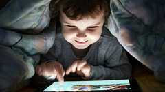 「Appleがインターネットを悪い方に変える」とFacebookが新聞に全面広告を出す