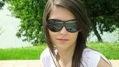 美人は心臓に悪い、魅力的な女性との5分間で男性のストレスホルモンが高まることが明らかに