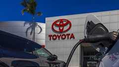 EVで出遅れたトヨタは「戦略的なロビー活動」で反撃に転じた | ハイブリッド車市場を支配