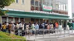 平日の昼に行列1時間、大人気の「クリスピー・クリーム・ドーナツ」に行ってきました