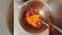 餃子のタネにみかんゼリーを入れるレシピに出会い、えー?ほんまに??とヘラヘラしながら作ったら真顔になる旨さだった「え…?本当…?疑心暗鬼」