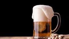 飲み屋でできる物理実験「ビールに落としたピーナッツは浮き沈みを繰り返す」 - ナゾロジー