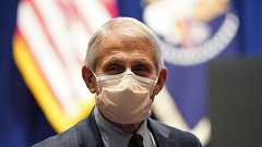 オミクロンの重症度、デルタより高くないのは「ほぼ確実」 ファウチ氏