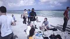 種明かしは#26秒後。ビーチで騒ぐ若者に隠された「衝撃の真実」 | TABI LABO