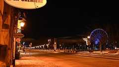 男性にリード付け「犬の散歩」 外出禁止回避試みた女性に罰金、カナダ