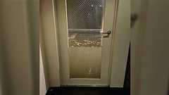 冗談じゃない!ゲリラ豪雨で冠水被害の麻布十番のとあるマンション1階から見た外がエラい状況になってた