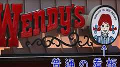 アメリカ人「地元のウェンディーズの看板が年季が入りすぎて…目が合うと泣きそう」 : らばQ