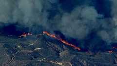 米ロス北部で新たな山火事、3万1000人に避難命令