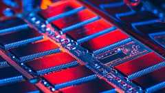 光を使った超高速メモリが提唱される、現代コンピューティングの処理速度と消費電力の限界を突破する可能性