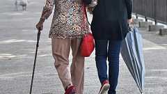 年齢差別が世界的にまん延、年とるのを恐れると寿命縮む傾向も WHO