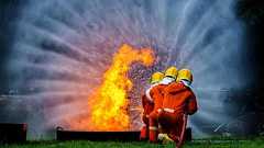 「火」が「水」に弱いというのは間違いと専門家が指摘、水はどんなメカニズムで火を消しているのか?