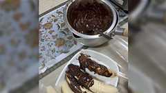 夫と付き合ってた頃に弁当作ったんですけど、弁当の隙間をペットボトルの蓋で埋めたんですよ。そういう女を嫁にした結果が今日の汚ねぇチョコバナナです