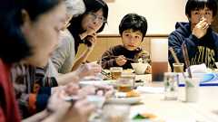 夕食は「おにぎりパーティー」 子どもの貧困6人に1人 - 選挙:朝日新聞デジタル