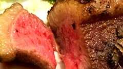 焼き上がり時間に合わせてお客が来店 6キロの塊肉をみんなでシェアするステーキ店「煉瓦」が感動的なおいしさだった | ねとらぼ