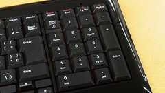 ウェブページに「数値の入力欄」を実装する際はテンキーの存在を考慮する必要あり