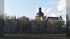 【更新】立入禁止の廃墟でコス撮影したカメラマン、指摘されるも開き直り炎上→同業者が擁護を始め地獄絵図に