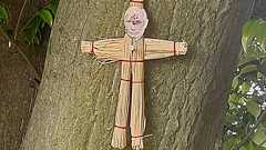 プーチン氏のわら人形を神木に 男逮捕