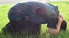 「重症を防ぐポイント」クマに有効な防御姿勢の研究 - ナゾロジー