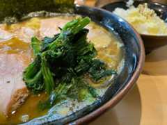 皇綱家 チャーシューラーメン(980円)+ライス食べ放題(100円)