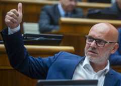 Výroky politikov: Kamenický hovoril o upratovaní špiny po bývalej vláde, Šimečka o svetovom unikáte