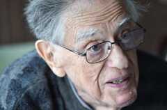 鬼・怒鳴門(きーん・どなるど) ニューヨーク市ブルックリン生まれ。92歳。東日本大震災後の2012年に日本国籍を取得した。菊池寛賞、毎日出版文化賞など受賞。02年に文化功労者、08年に文化勲章を受けた。米コロンビア大名誉教授=東京都北区で2015年2月2日、宮間俊樹撮影