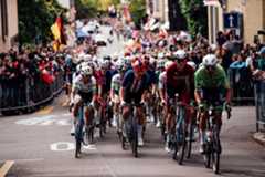 The peloton in the elite men's road race at the World Championships 2024