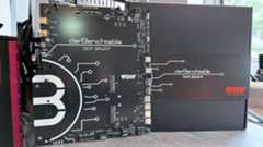 A photo of the Thermal Grizzly Der8enchtable test platform next to its retail packaging