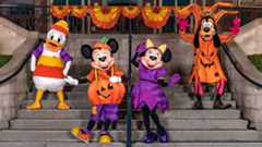 Mickey, Minnie Donald, Goofy in Halloween costumes