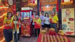 丁加奴律福德祠大伯公庙 泡面祭拜 设电子求签机