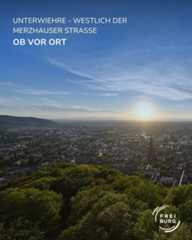 Dieser Alternativtext wurde KI-generiert: Eine Stadtlandschaft mit Blick auf eine Stadt, umgeben von Grünflächen und unter einem blauen Himmel mit Wolken. Im Bild ist ein Logo im unteren rechten Bereich zu sehen.