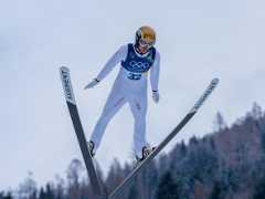 Perché nel salto con gli sci si vola «a V»? La fisica che sfida la gravità e vince sull'estetica