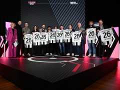 Chiappero e Chiellini insieme ai rappresentanti delle startup di Juventus Forward (credits Juventus)