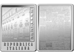 Una moneta d’argento per i 150 anni del «Corriere della Sera» con la prima pagina e il palazzo di via Solferino