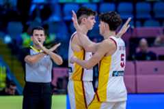 De Larrea y Saint-Supèry, durante el partido contra Chipre en Limasol.
