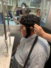 Un paciente con ceguera total causada por un daño irreversible en el nervio óptico ha recuperado parcialmente la visión a partir de un ensayo clínico de microestimulación eléctrica cerebral.