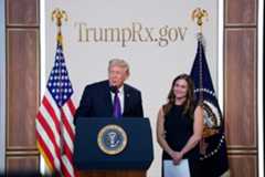 Donald Trump durante el lanzamiento de la web.