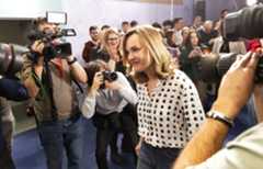 La candidata del PSOE en Aragón, Pilar Alegría, tras el escrutinio, en la sede del partido en Zaragoza.