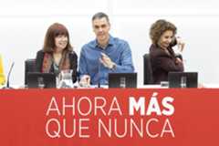 Pedro Sánchez con Cristina Narbona y María Jesús Montero.